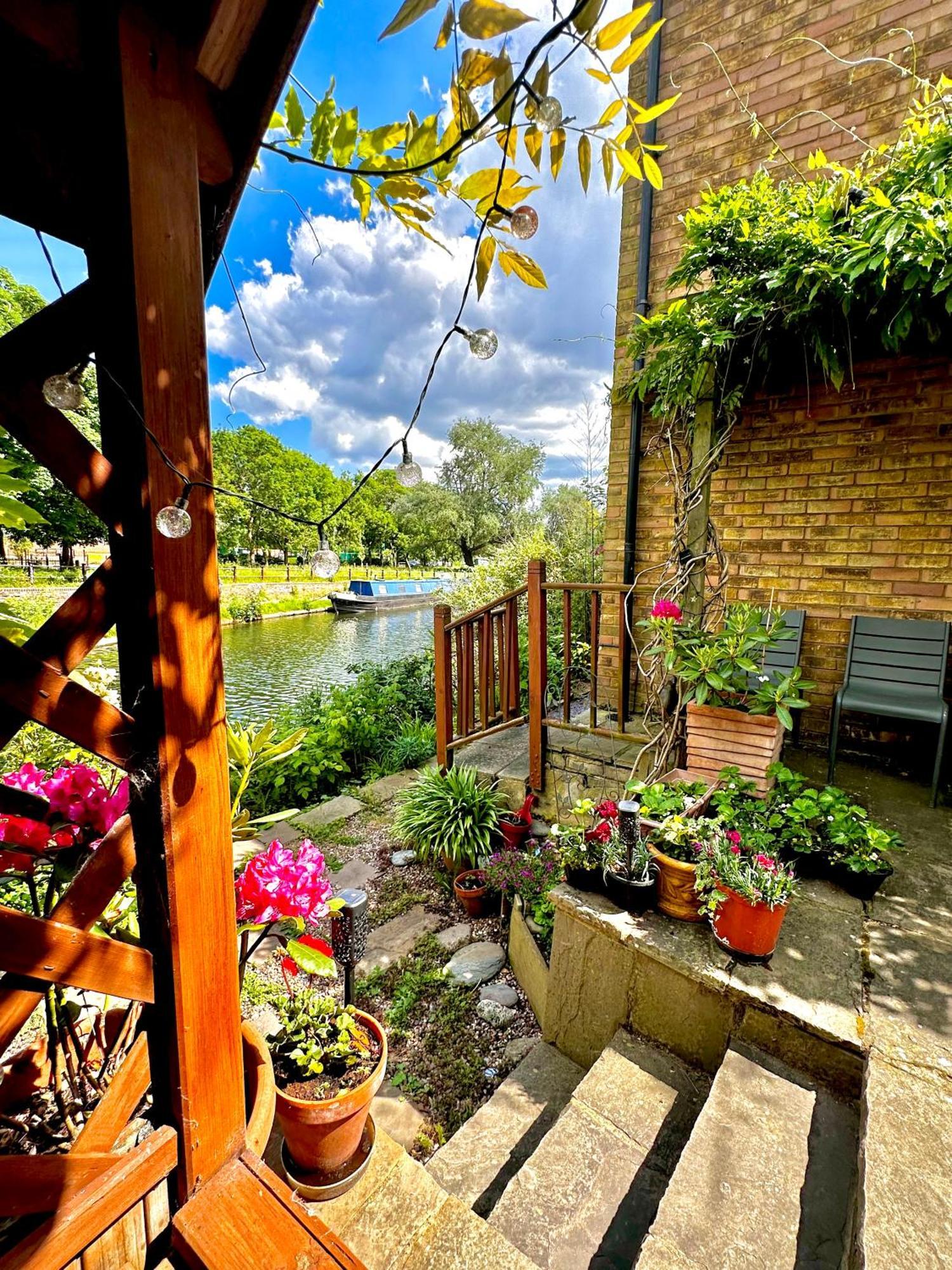 Amazing Location - Of London- 2 Bedroom Stunning Canal View House With Private Garden,parking & Balcony Apartment