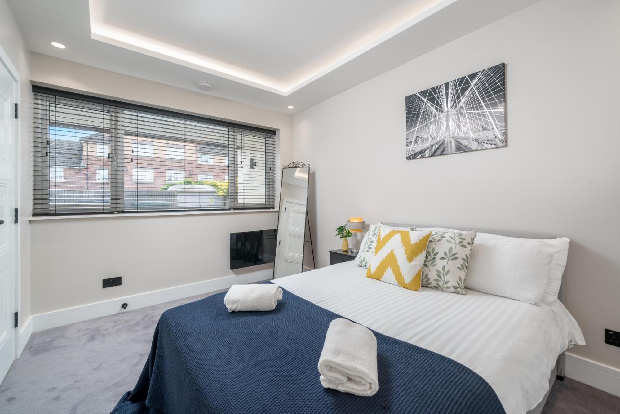 Skyvillion - Cozy Large 4 & 1 Bed In Enfield, Mins To Tube Station, Free Wi-fi Apartamento *