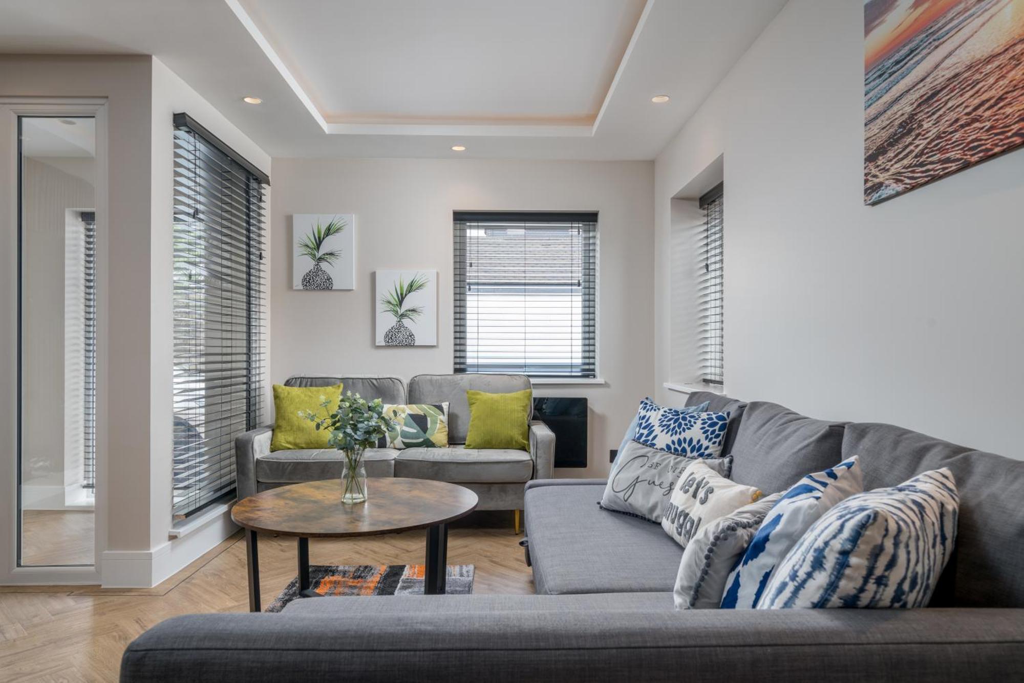 Apartamento Skyvillion - Cozy Large 4 & 1 Bed In Enfield, Mins To Tube Station, Free Wi-fi Londres