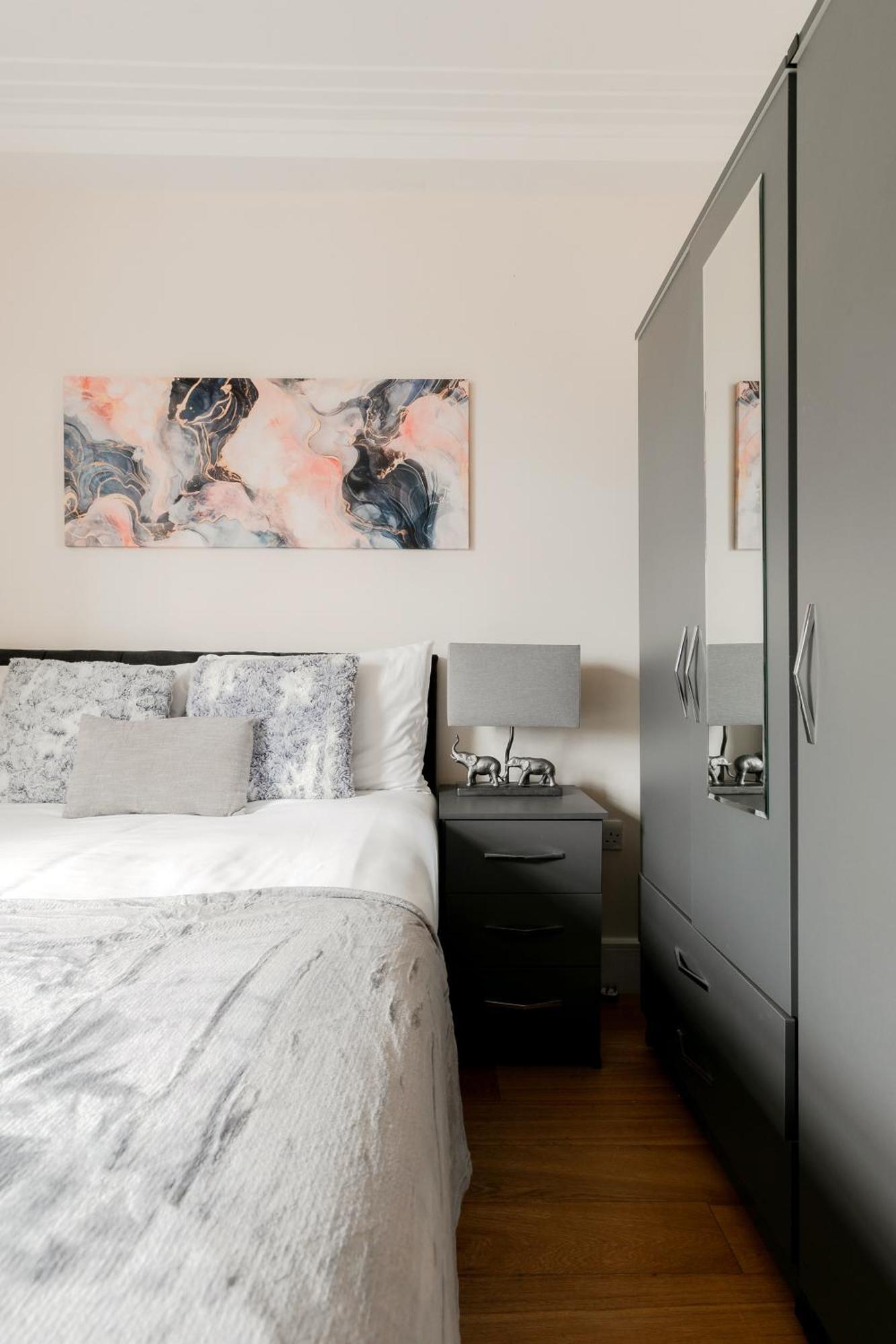 Hyde Park Apartment *