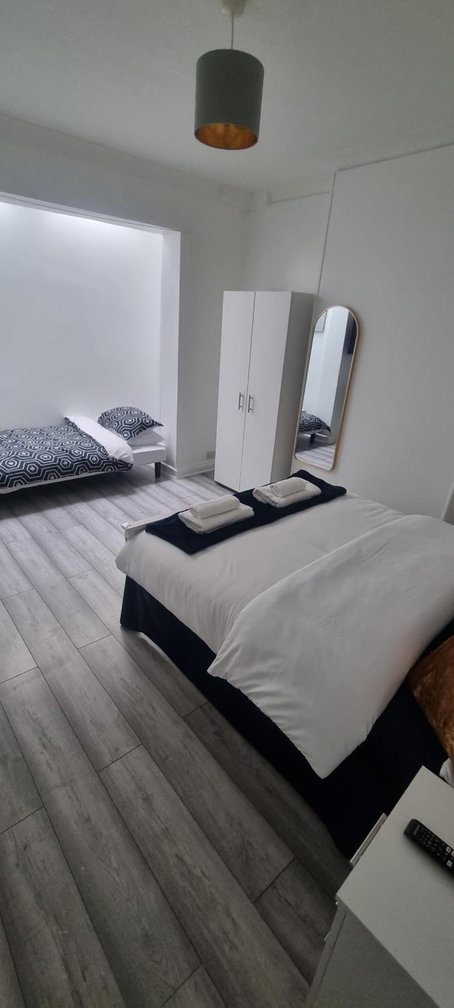 The Manor In Wembley Guest house *