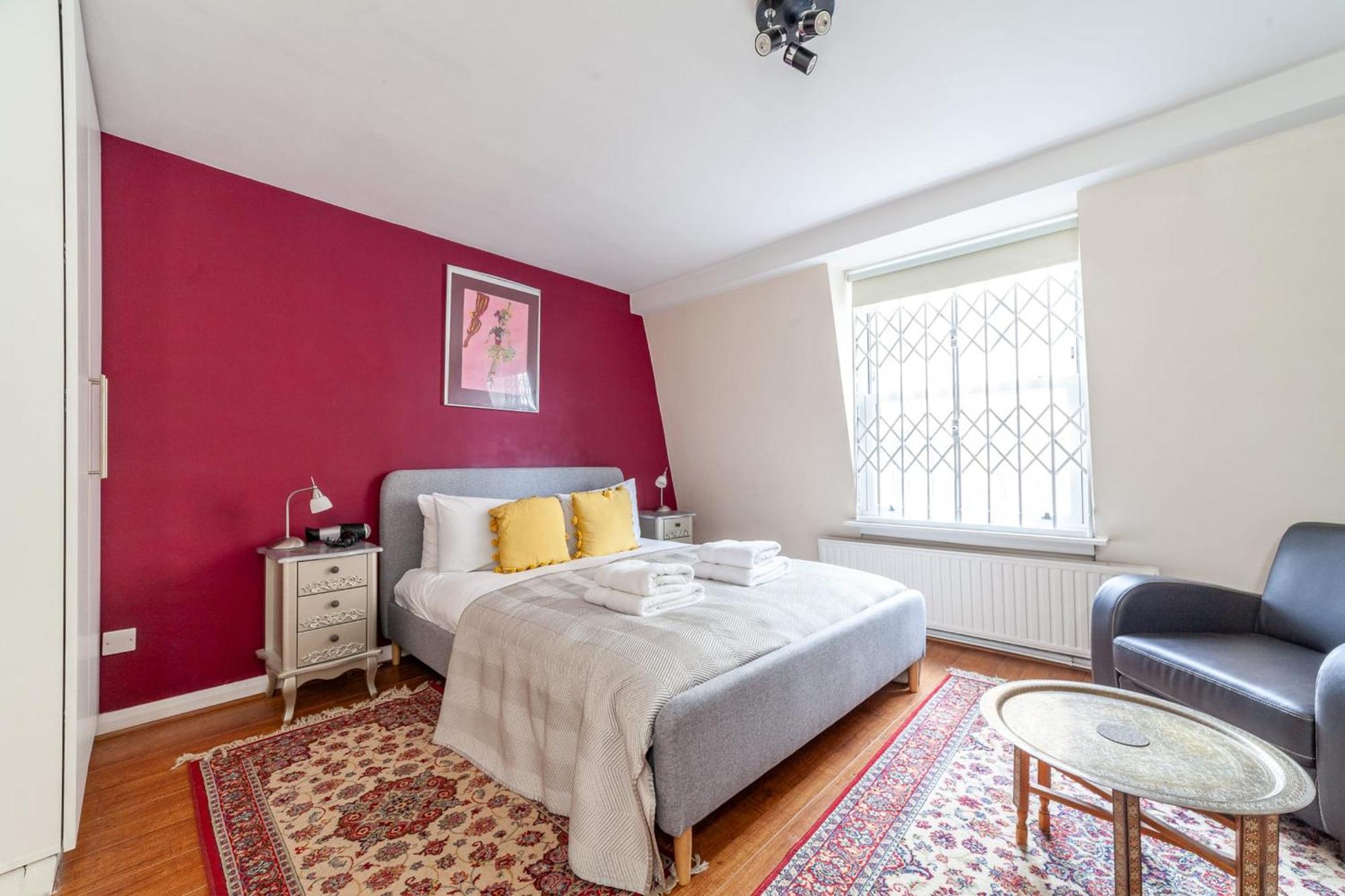 Apartment Stylish And Sleek Kensington London