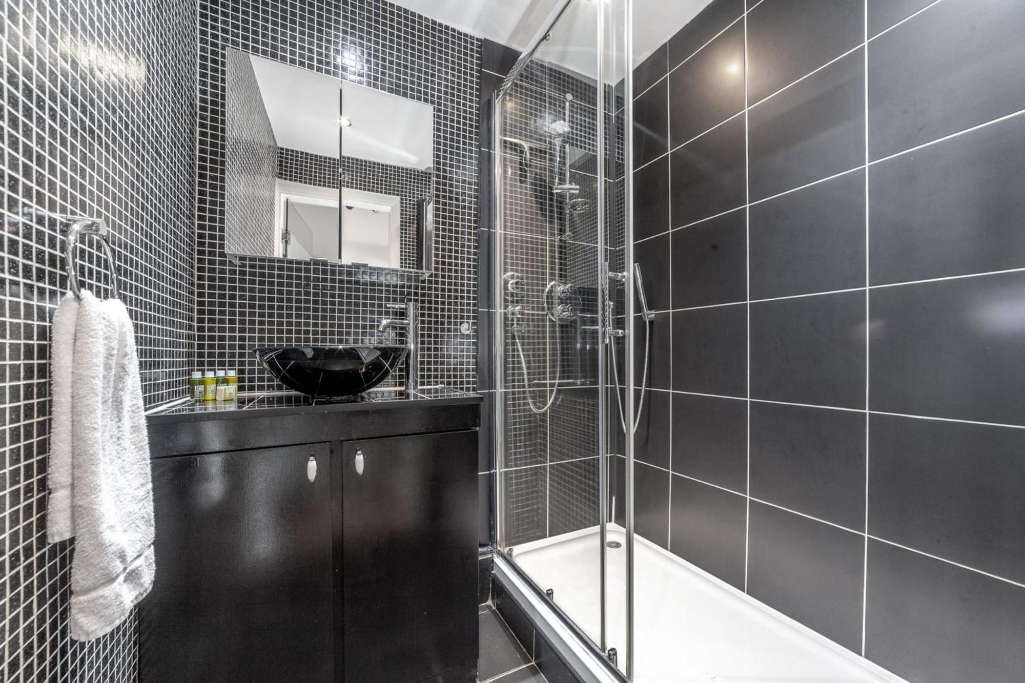 Apartment Stylish And Sleek Kensington *