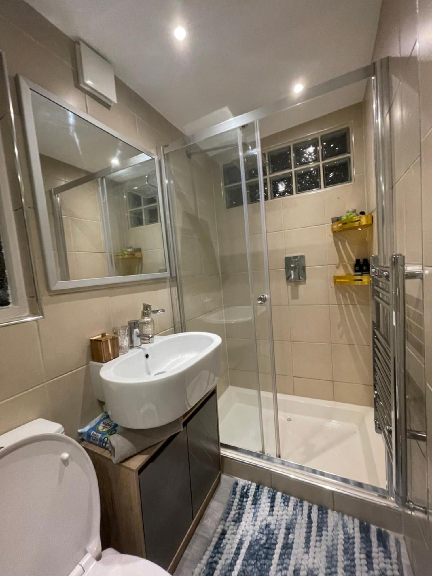 Queen Bedroom In Maida Vale Privatunterkunft London