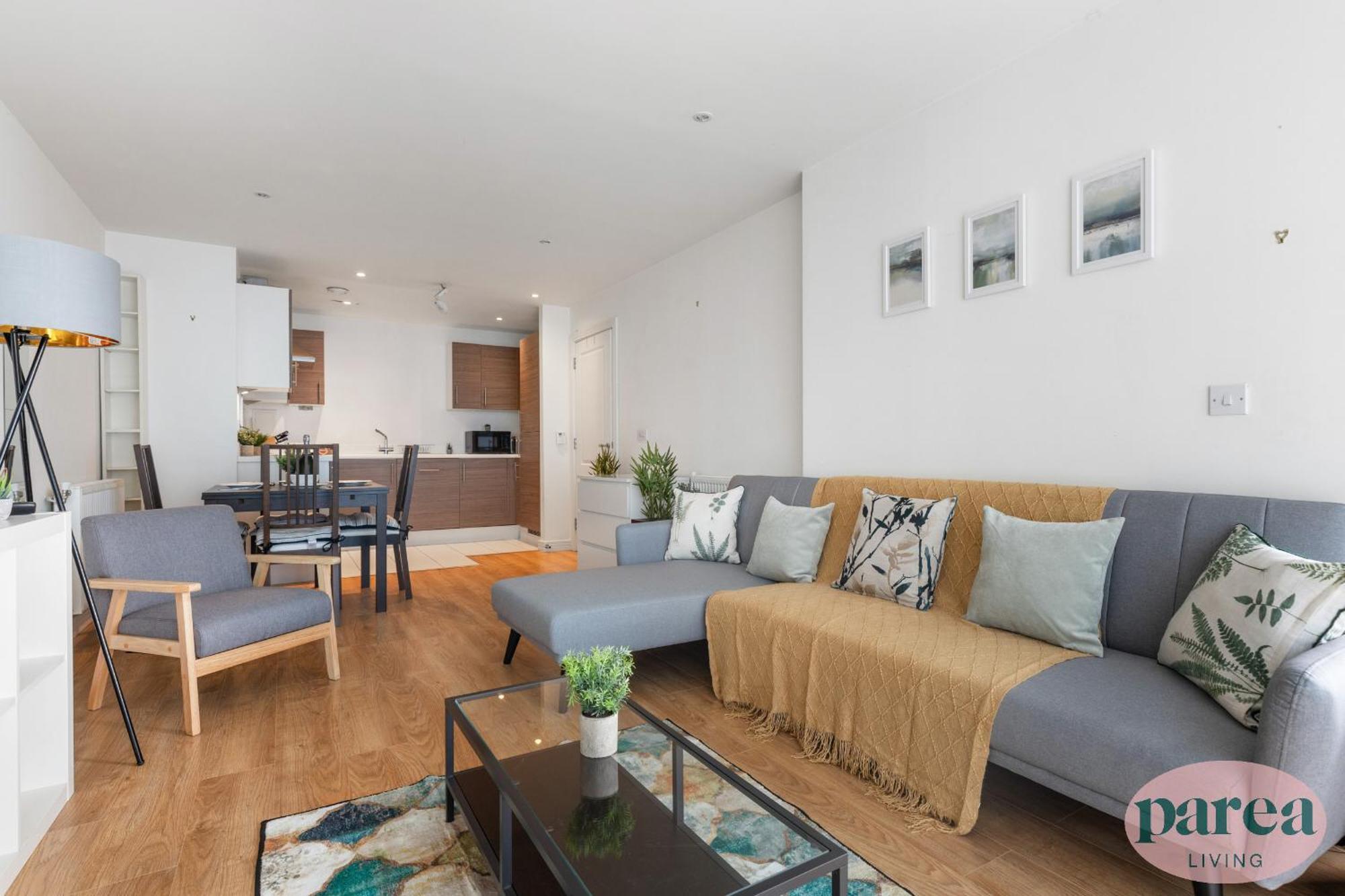 Leilighet Parea Living - Colorful North With Balcony Views *