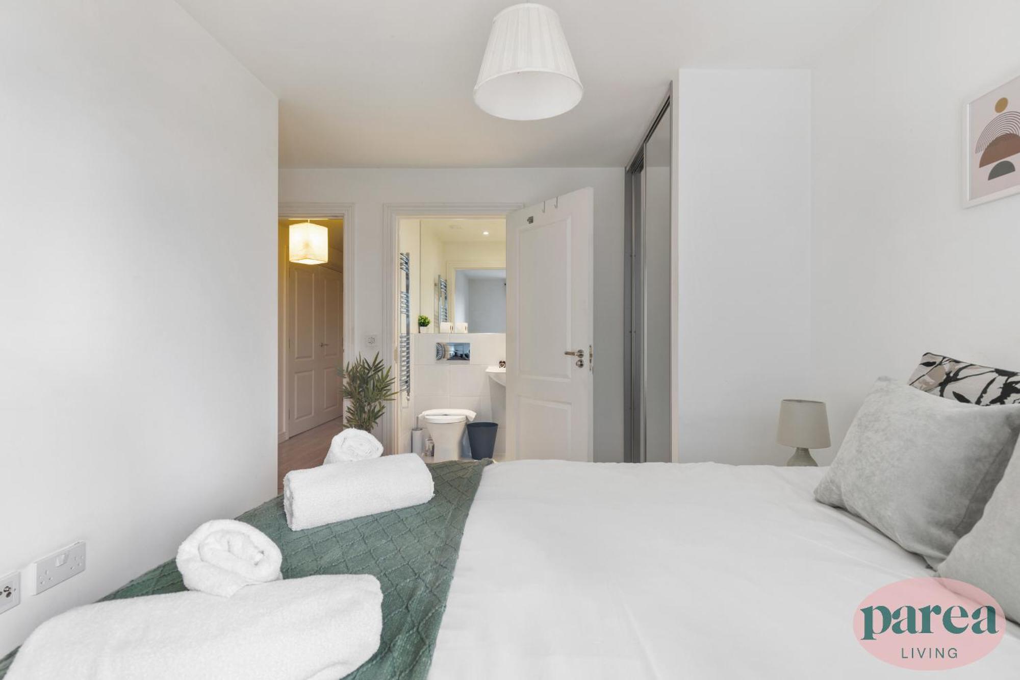 Parea Living - Colorful North With Balcony Views Leilighet London