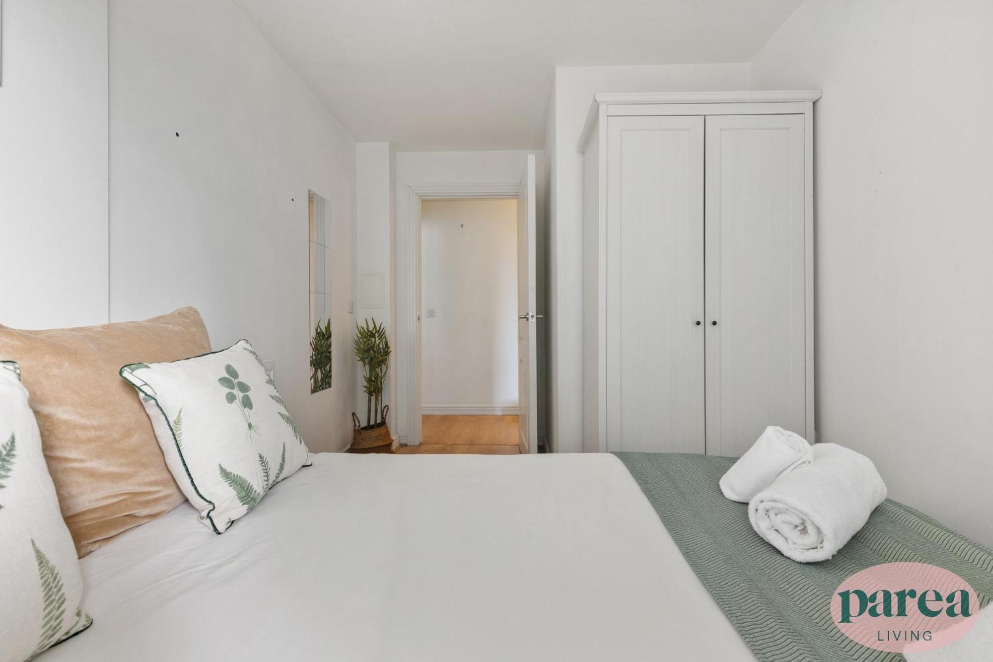 Leilighet Parea Living - Colorful North With Balcony Views London