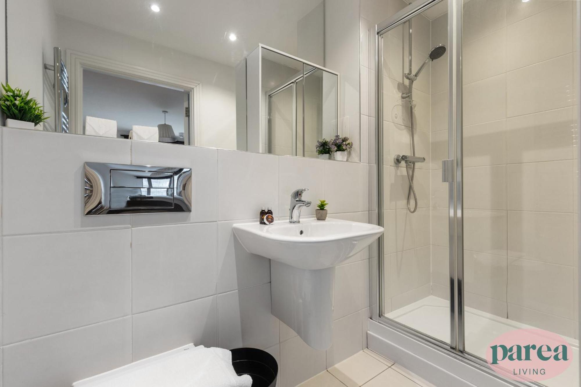 Leilighet Parea Living - Colorful North With Balcony Views *