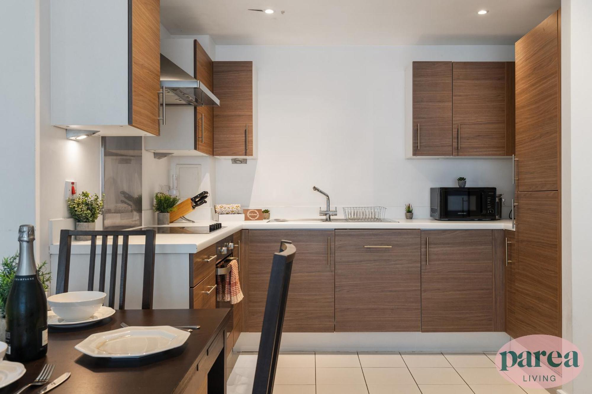 Leilighet Parea Living - Colorful North With Balcony Views