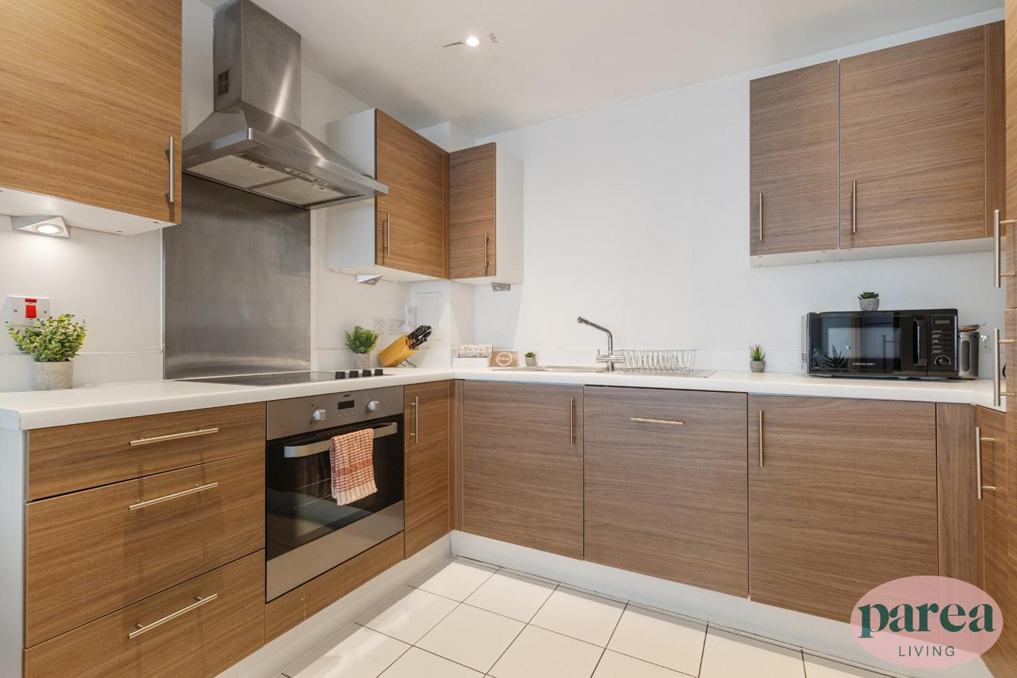Leilighet Parea Living - Colorful North With Balcony Views *