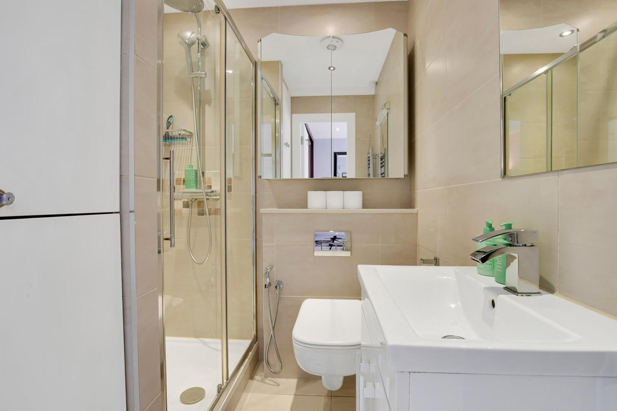 Chelsea Cloisters Studio By Eagle Apartment
