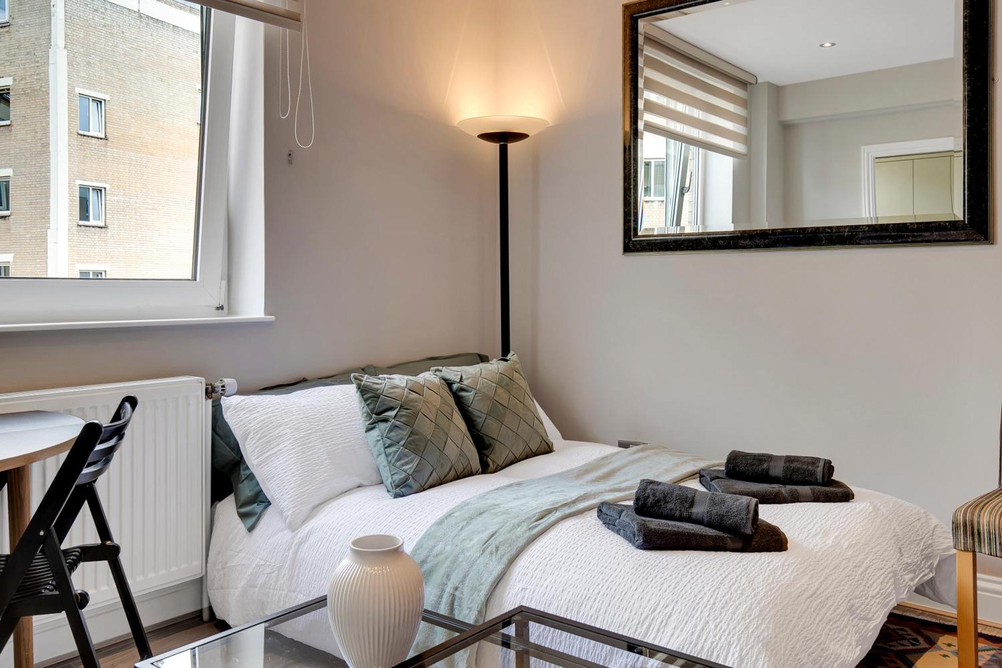 Chelsea Cloisters Studio By Eagle Apartment *