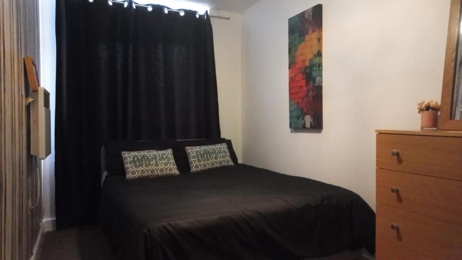 Accommodatie bij particulieren Comfy With Shared Bathroom