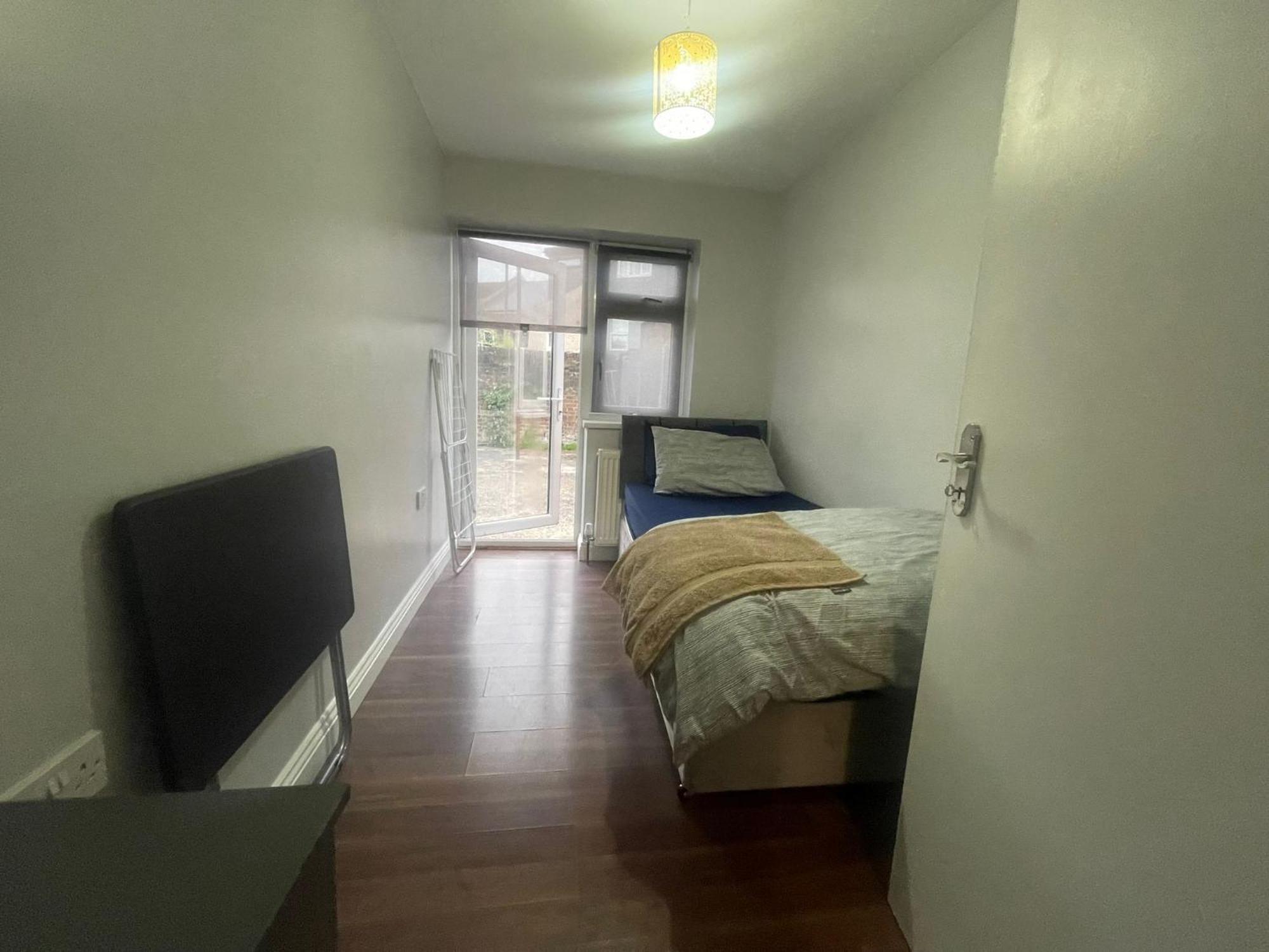 Garden Apartment *