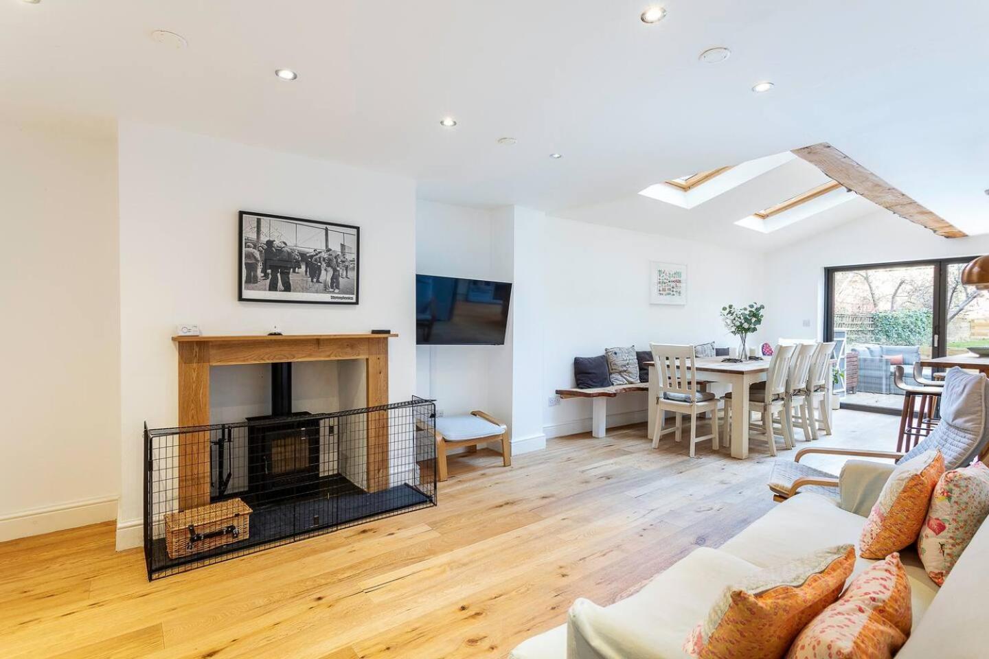 Ferienhaus Pass The Keys Spacious Camberwell House 30min Bus London