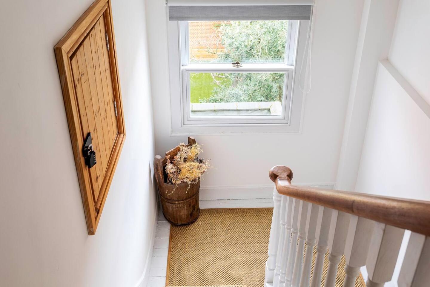 Ferienhaus Pass The Keys Spacious Camberwell House 30min Bus