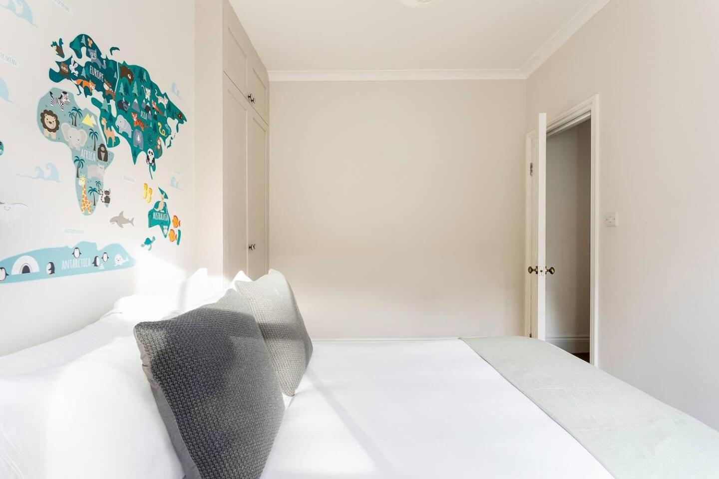 Ferienhaus Pass The Keys Spacious Camberwell House 30min Bus