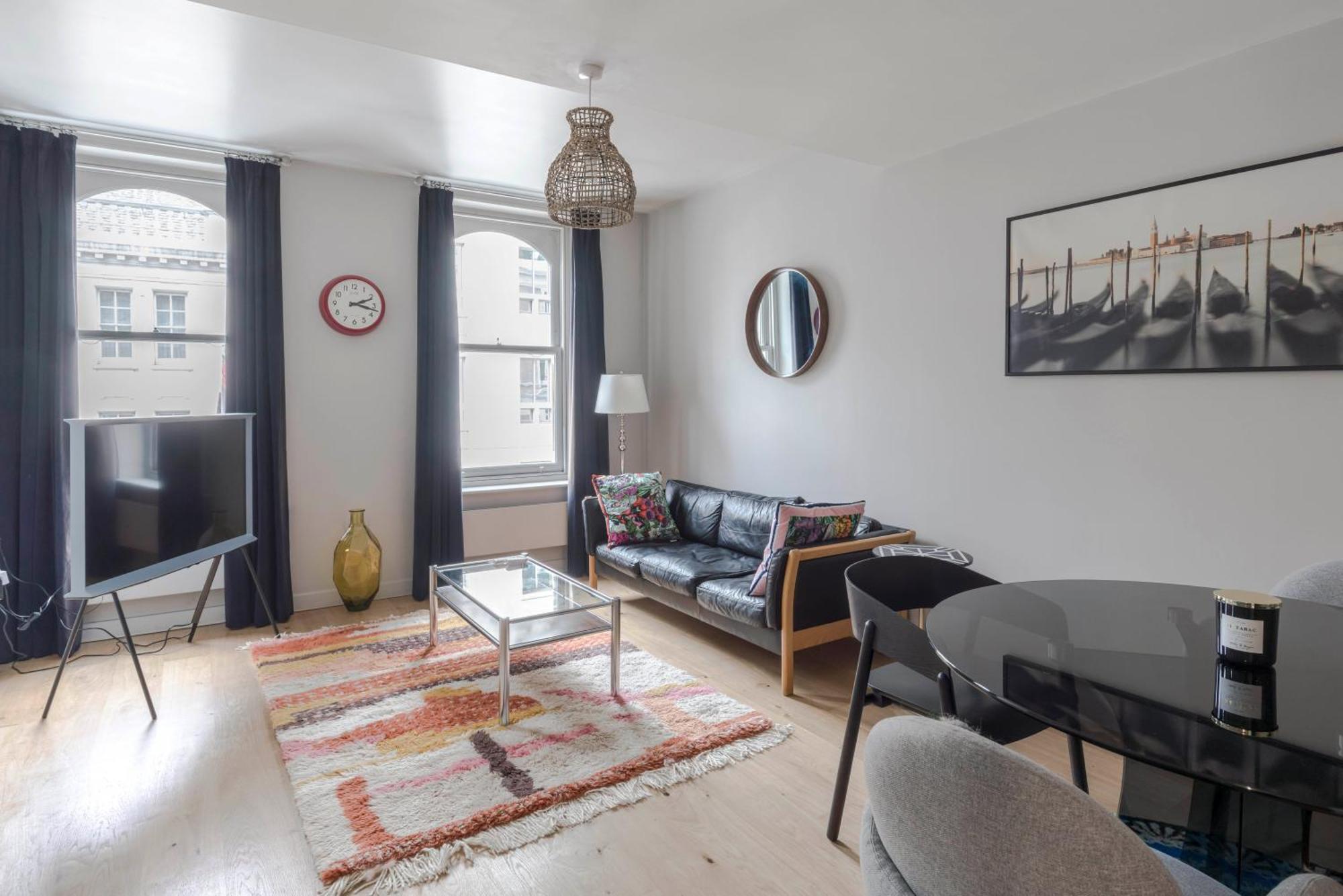 Immaculate 2-bed In Prime * London