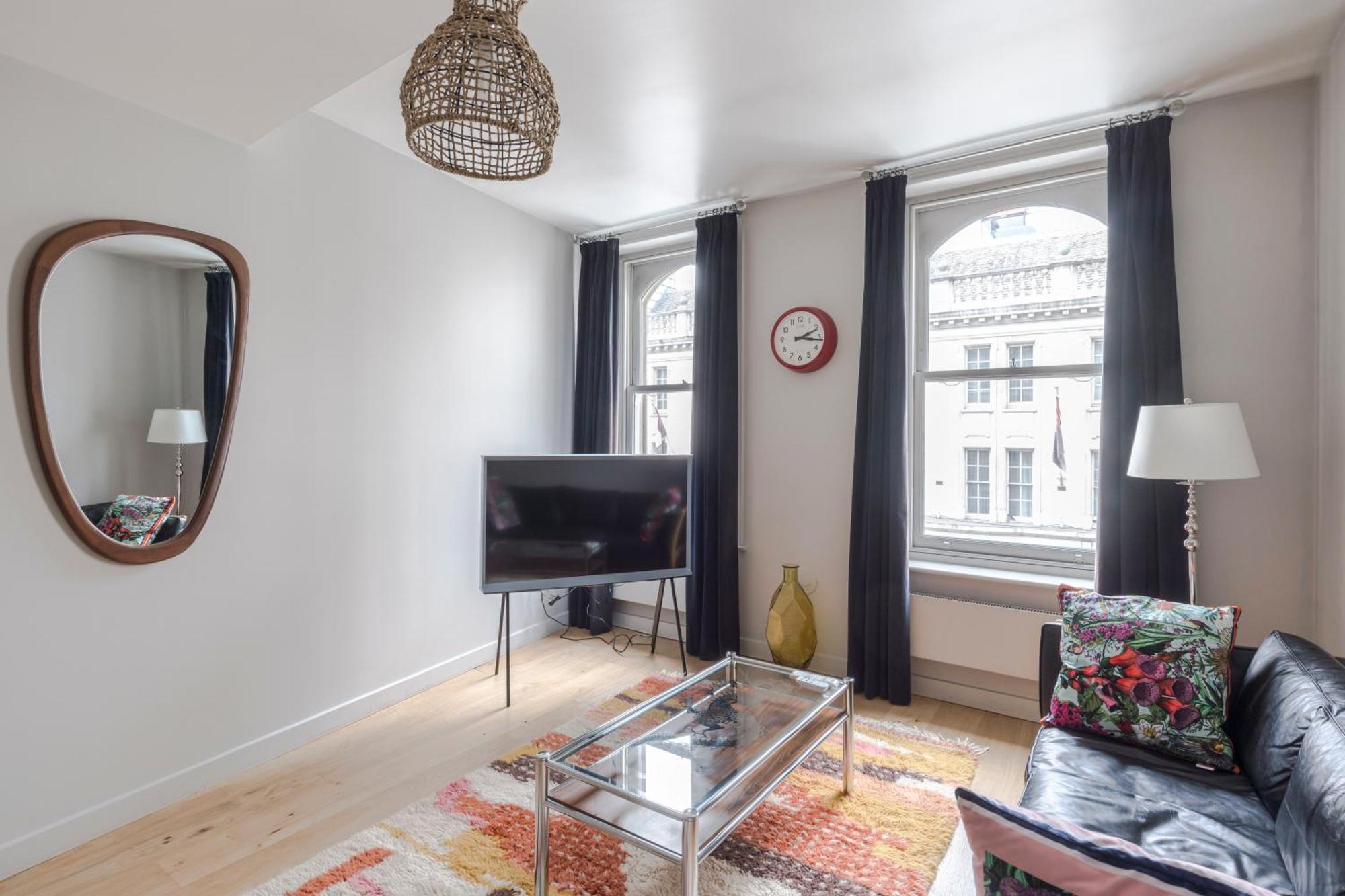 Immaculate 2-bed In Prime Apartment London