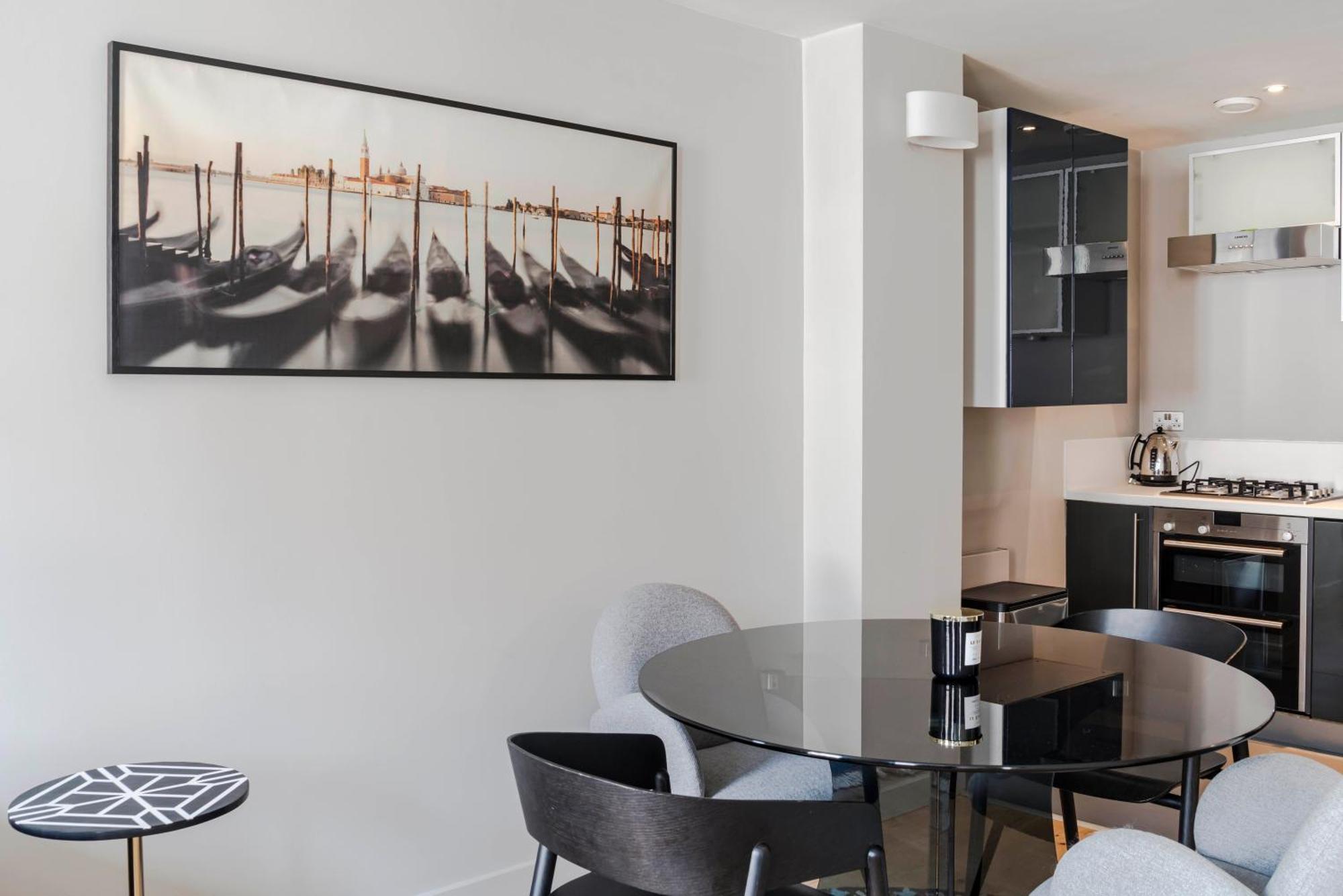 Immaculate 2-bed In Prime London