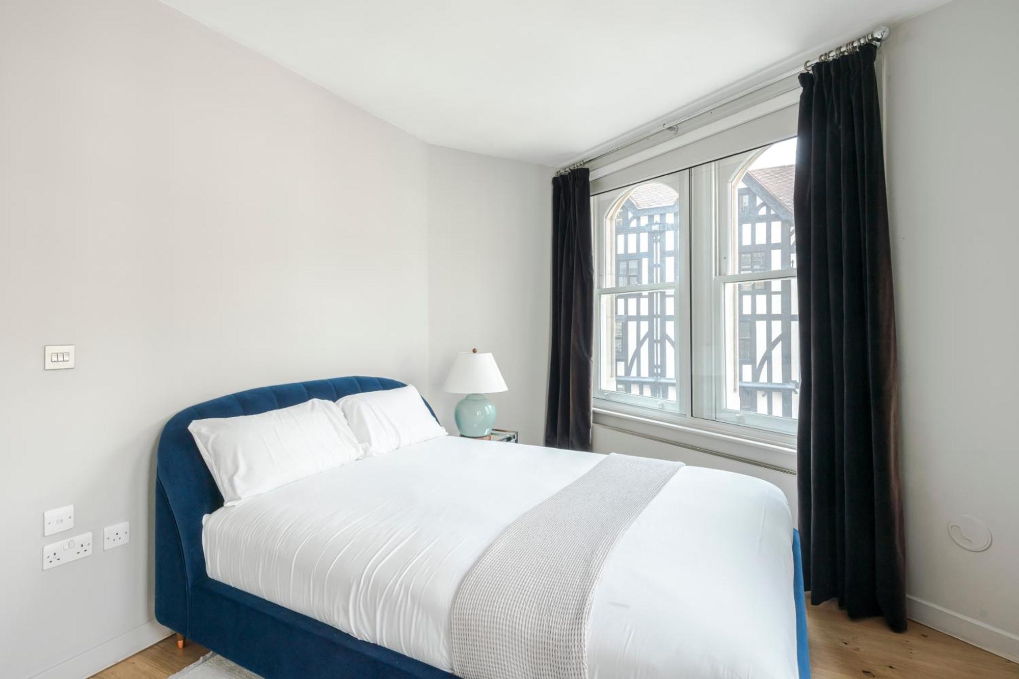 Immaculate 2-bed In Prime * London