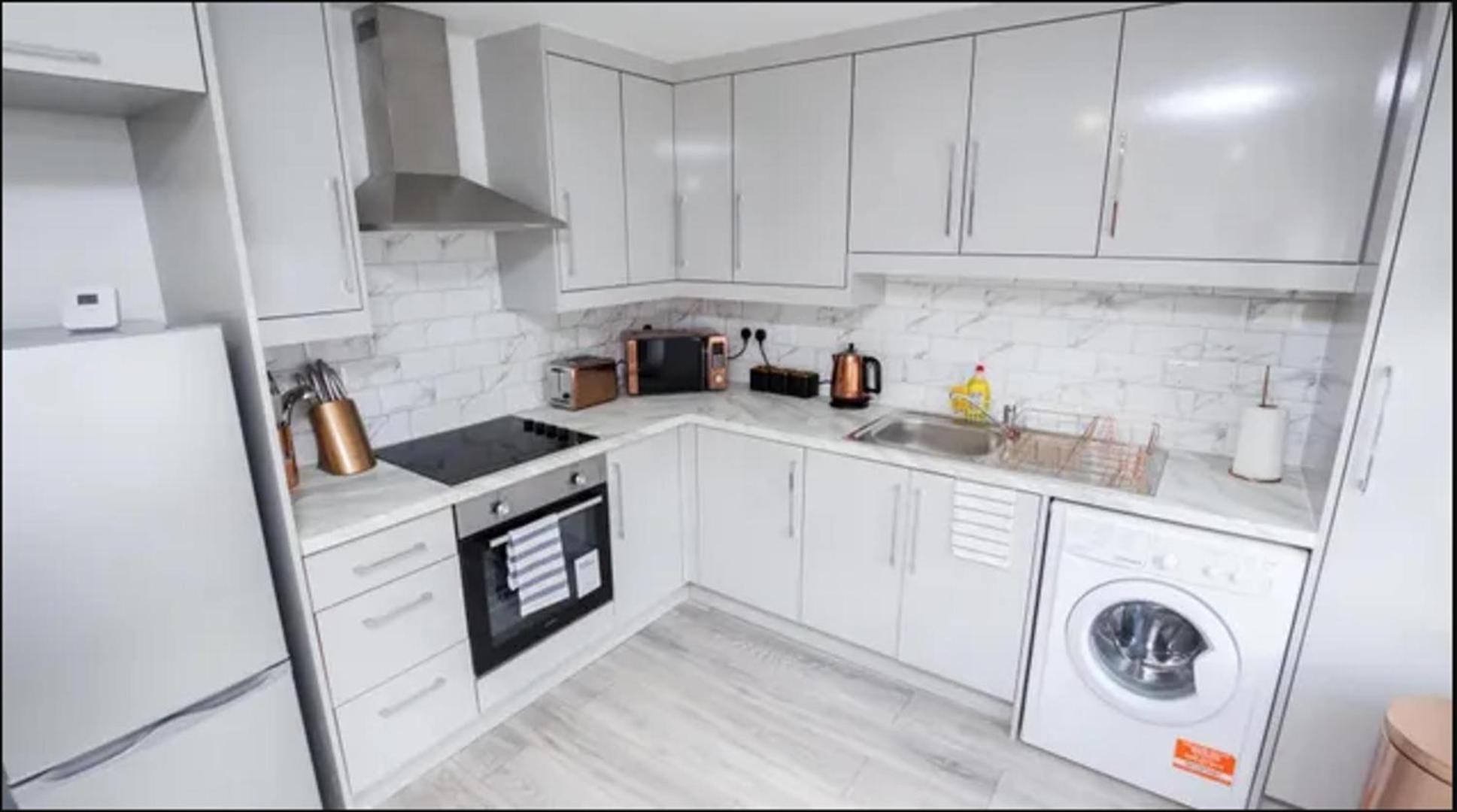Spacious 1 Bed Flat With View