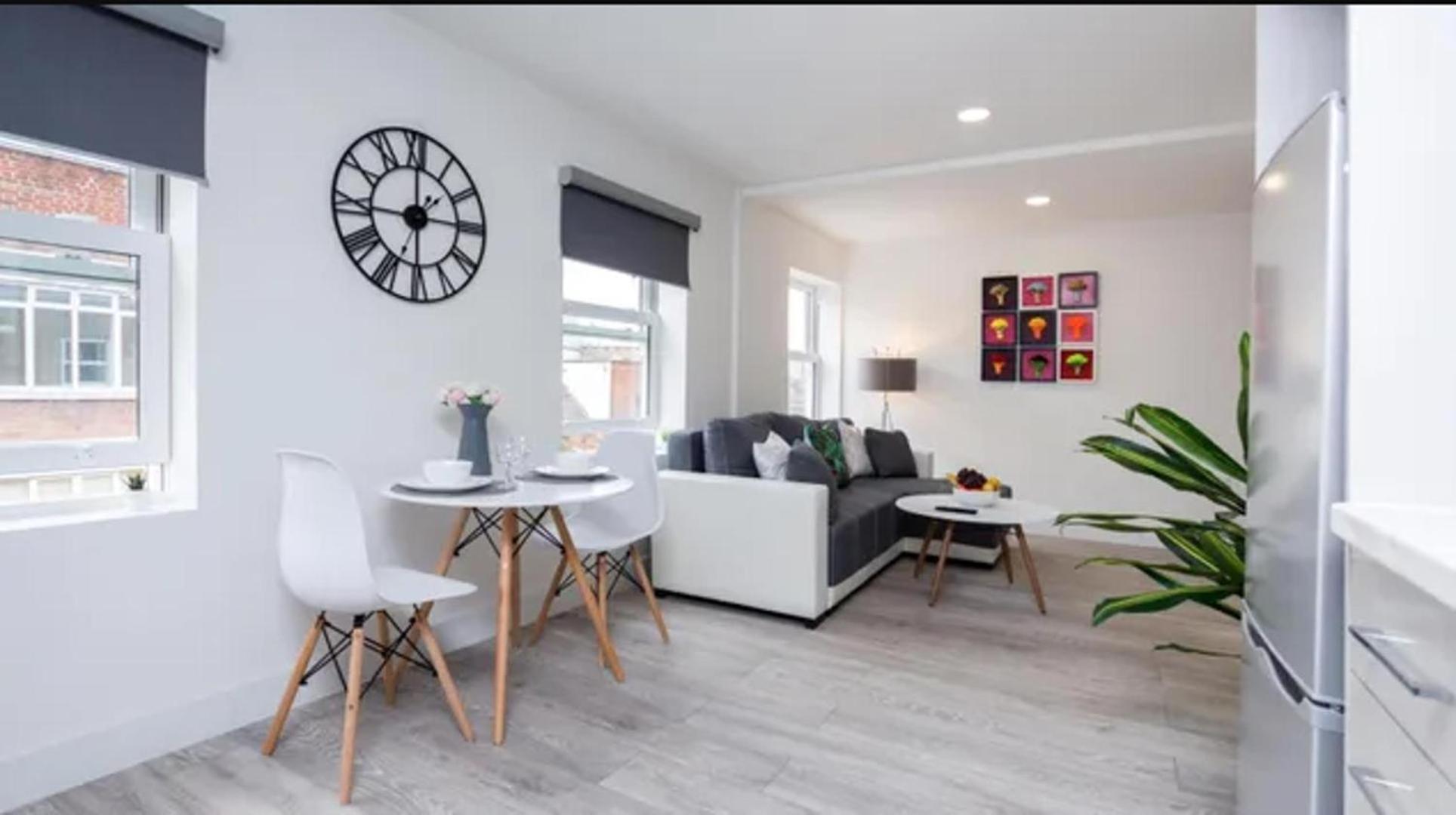 Apartment Spacious 1 Bed Flat With View