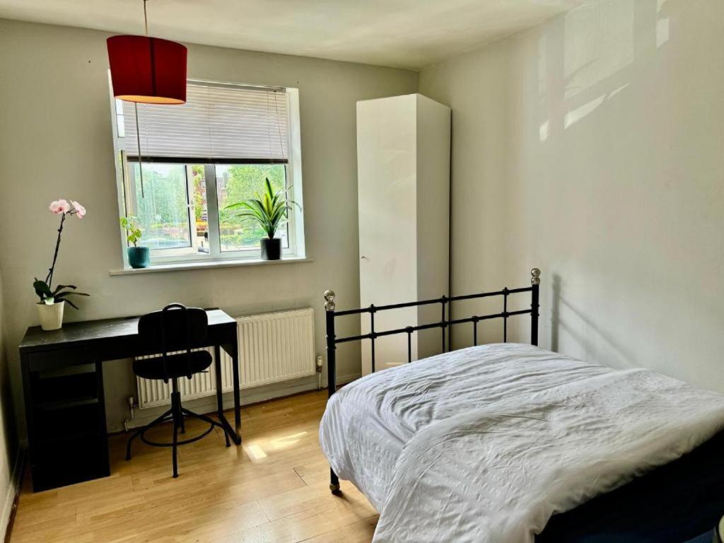 Whitechapel Lindley House R2 * Londen