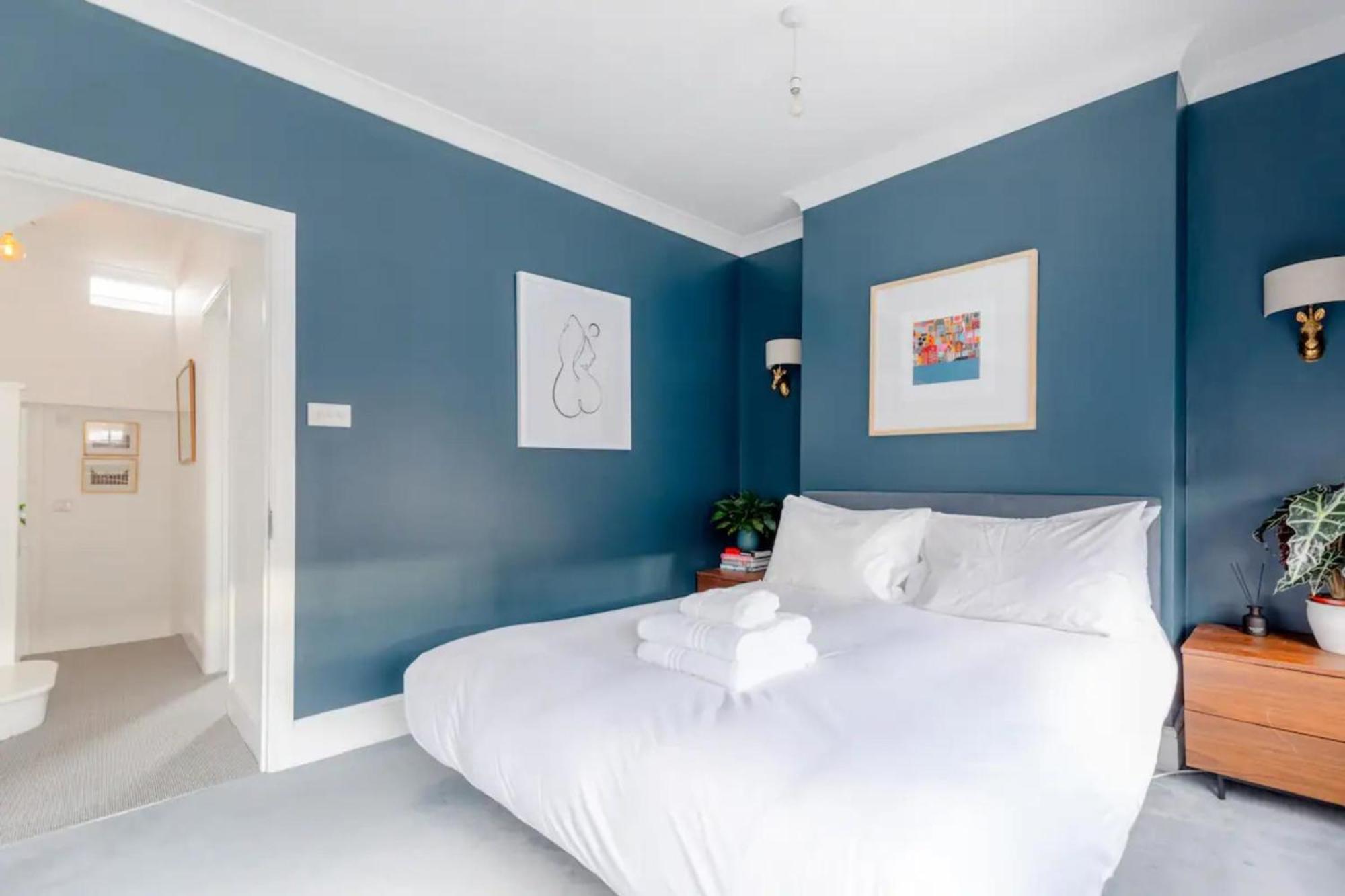 Beautifully Designed 2bd House - By Queen's Park! Holiday home *