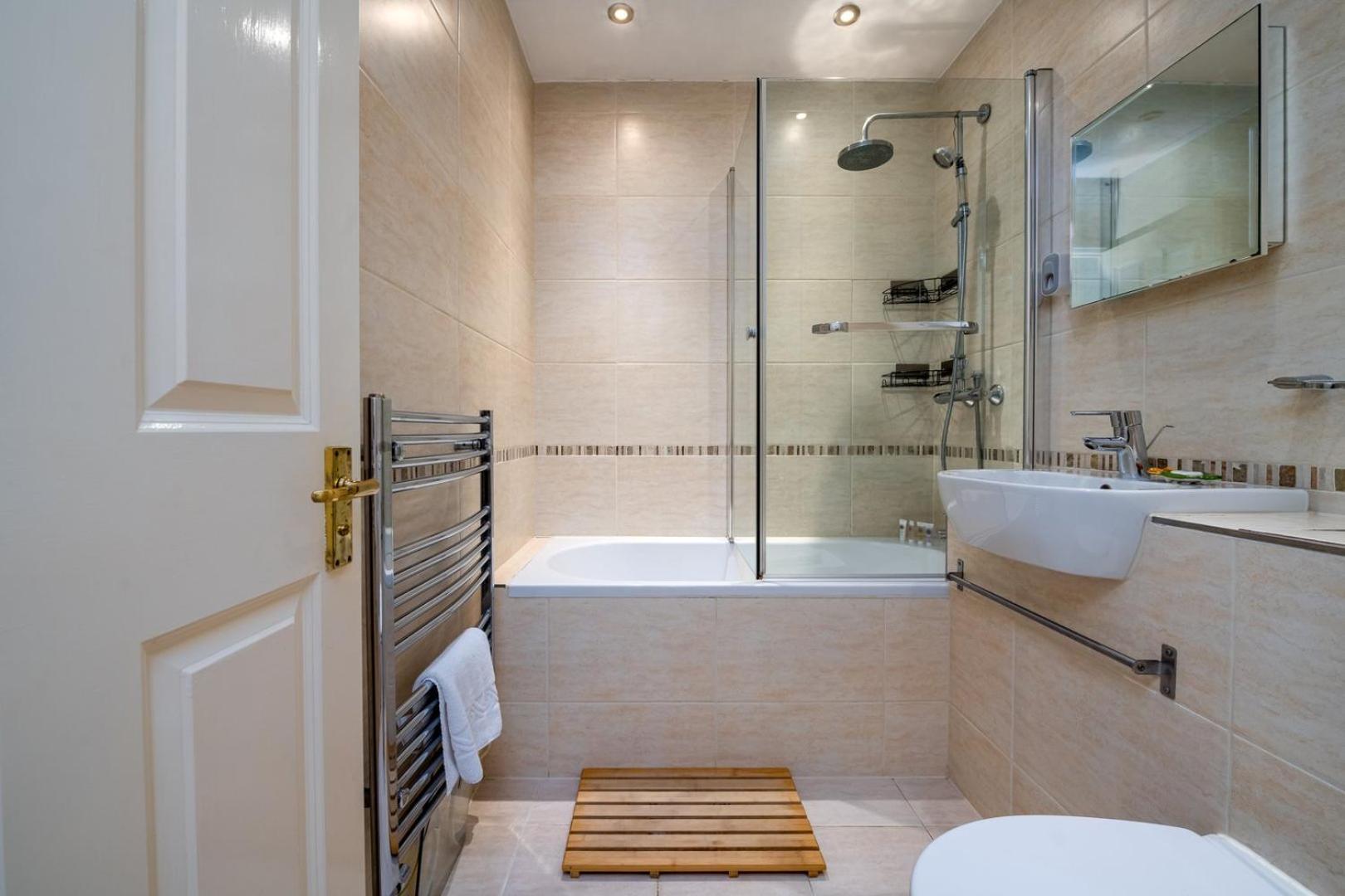 Guestready - Sunny Victoria Hall * Londen