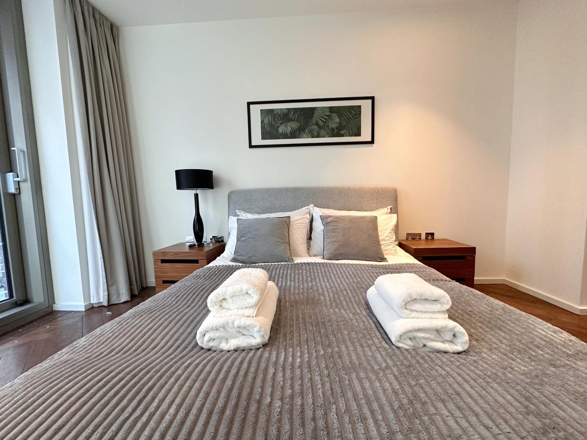 Luxury 2bed 2bath In Nine Elms In Modern Development Apartment