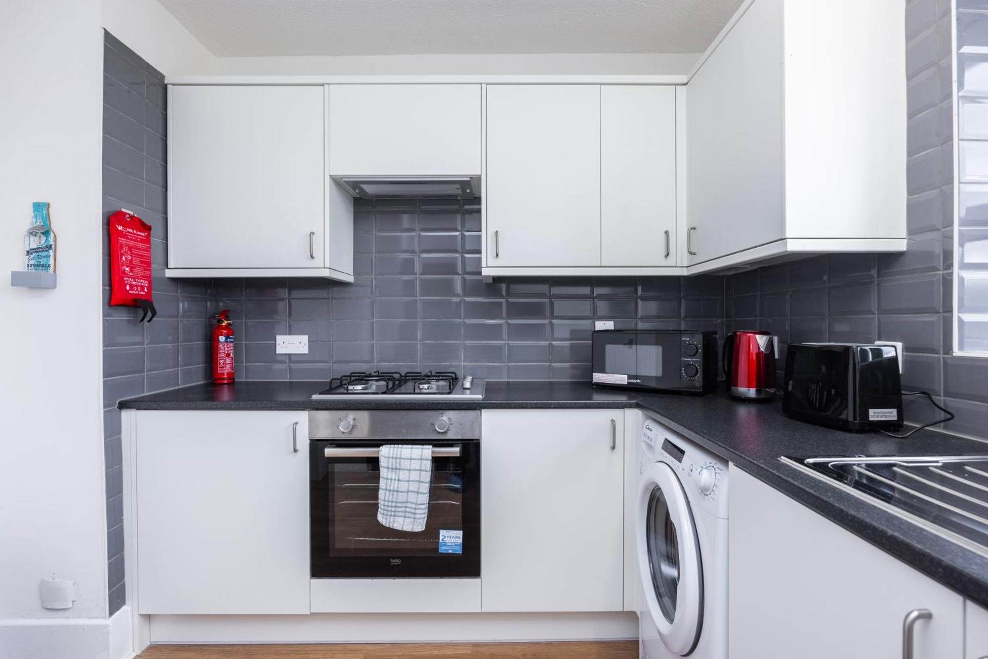 Excel O2 Stunning Large 3 Bedroom With Balcony Appartement *