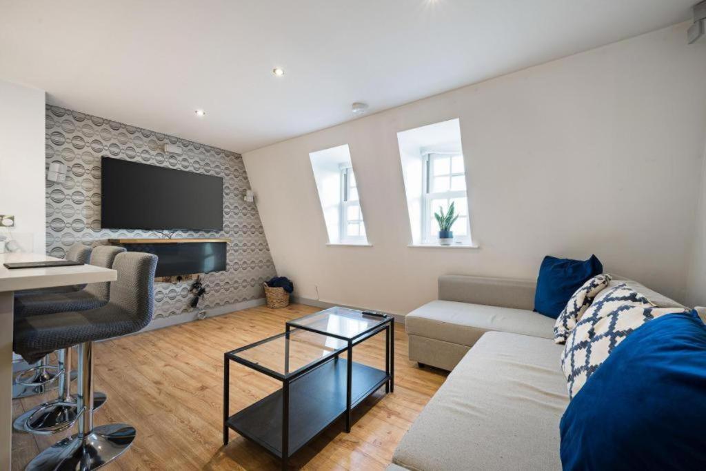Two Bedroom In Fulham Apartment London