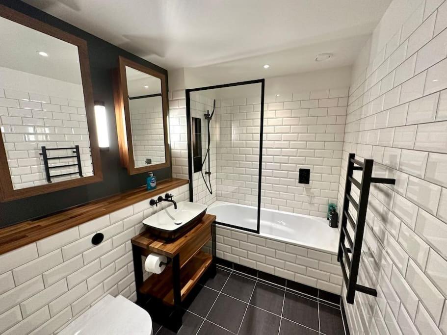 A Luxury Flat Near Tower Bridge Apartment