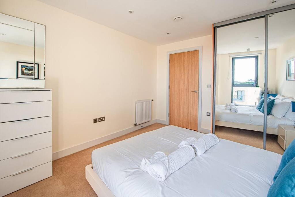 Charming Flat With Balcony Near Tower Bridge * London