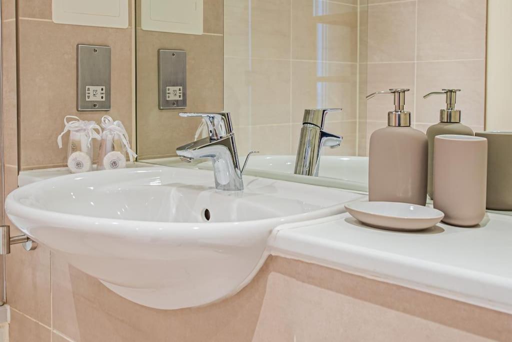 Charming Flat With Balcony Near Tower Bridge *