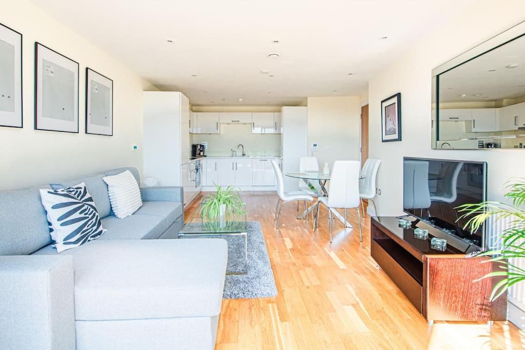 Apartment Charming Flat With Balcony Near Tower Bridge London
