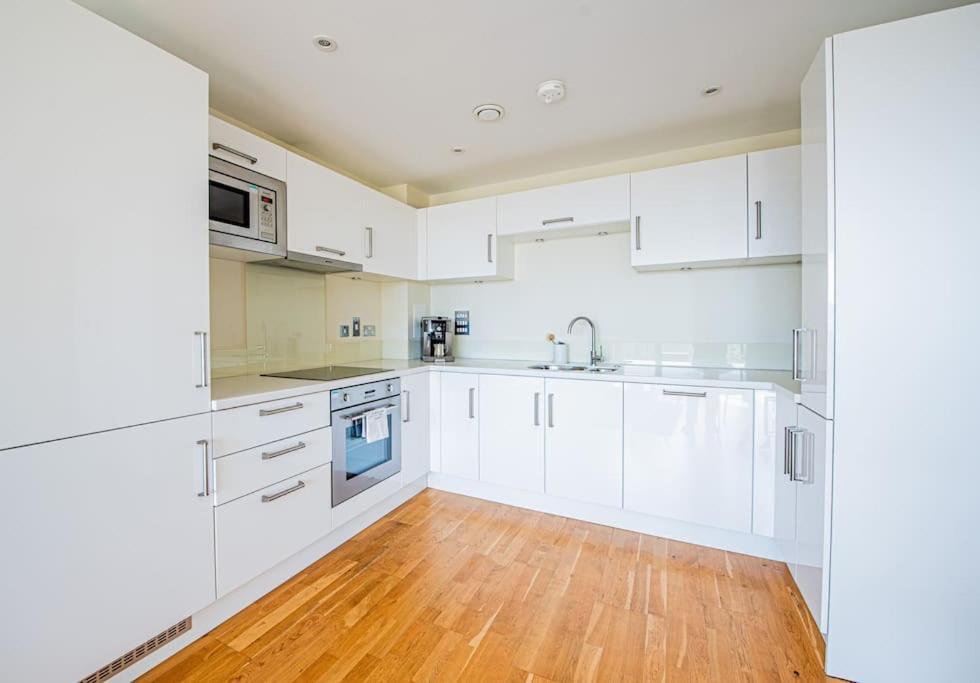 Charming Flat With Balcony Near Tower Bridge * London