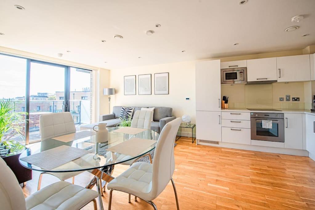 Charming Flat With Balcony Near Tower Bridge * London