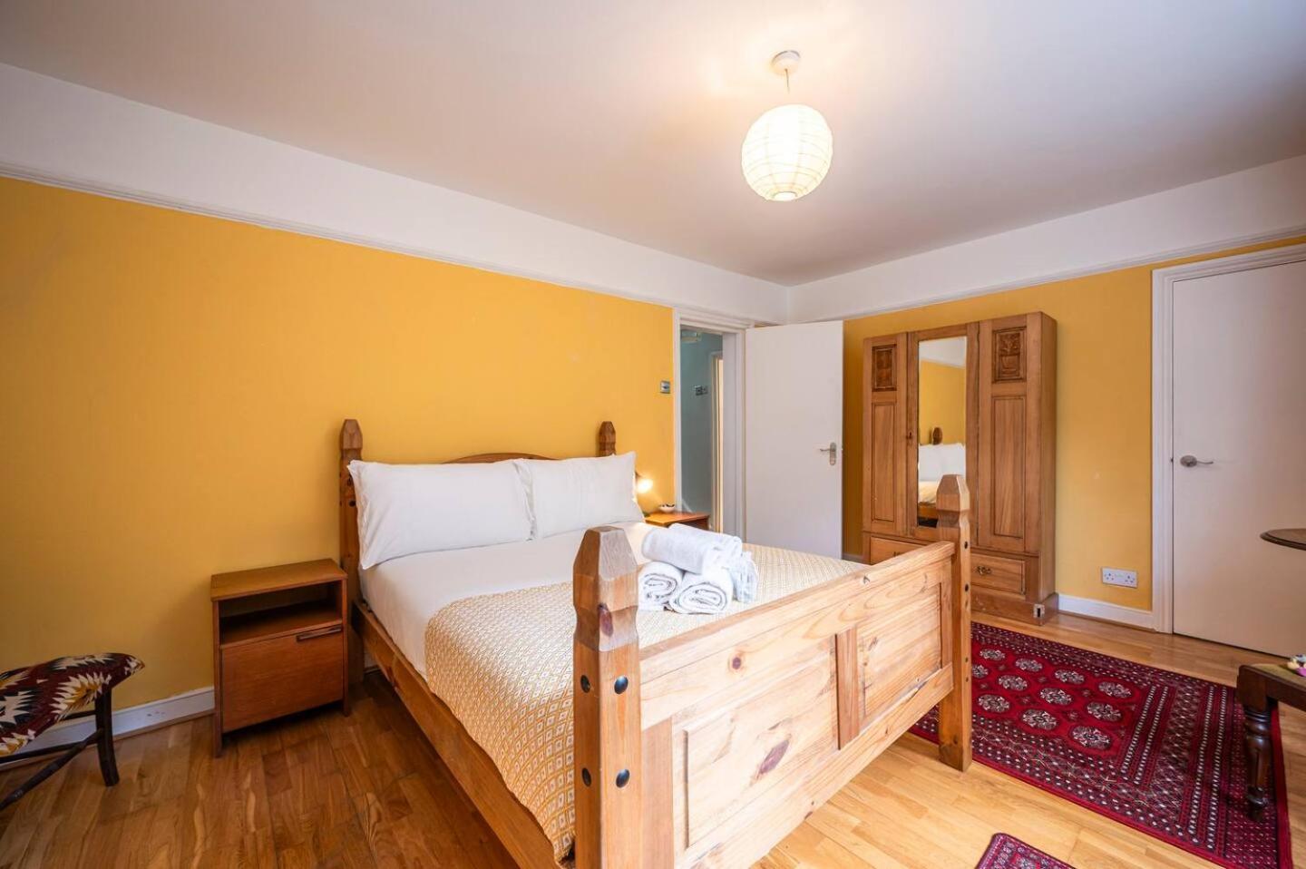 Spacious 20min To Bridge Pass The Keys London