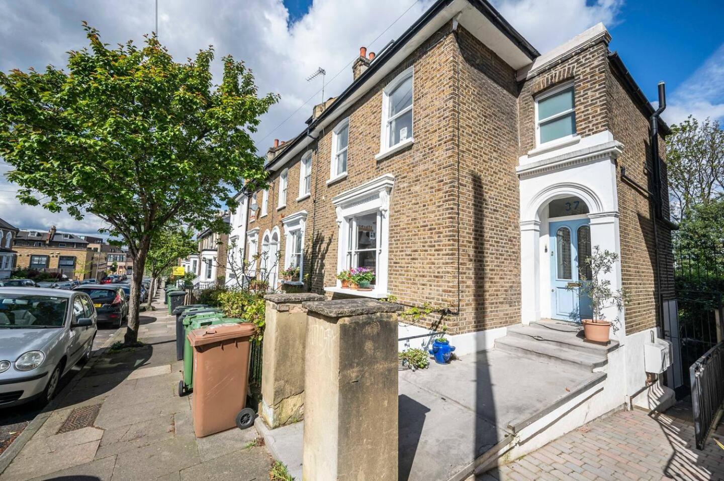 Spacious 20min To Bridge Pass The Keys London