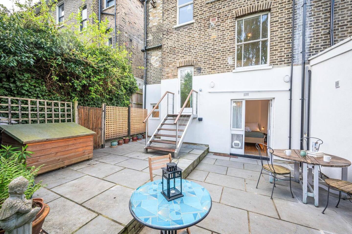 Spacious 20min To Bridge Pass The Keys London