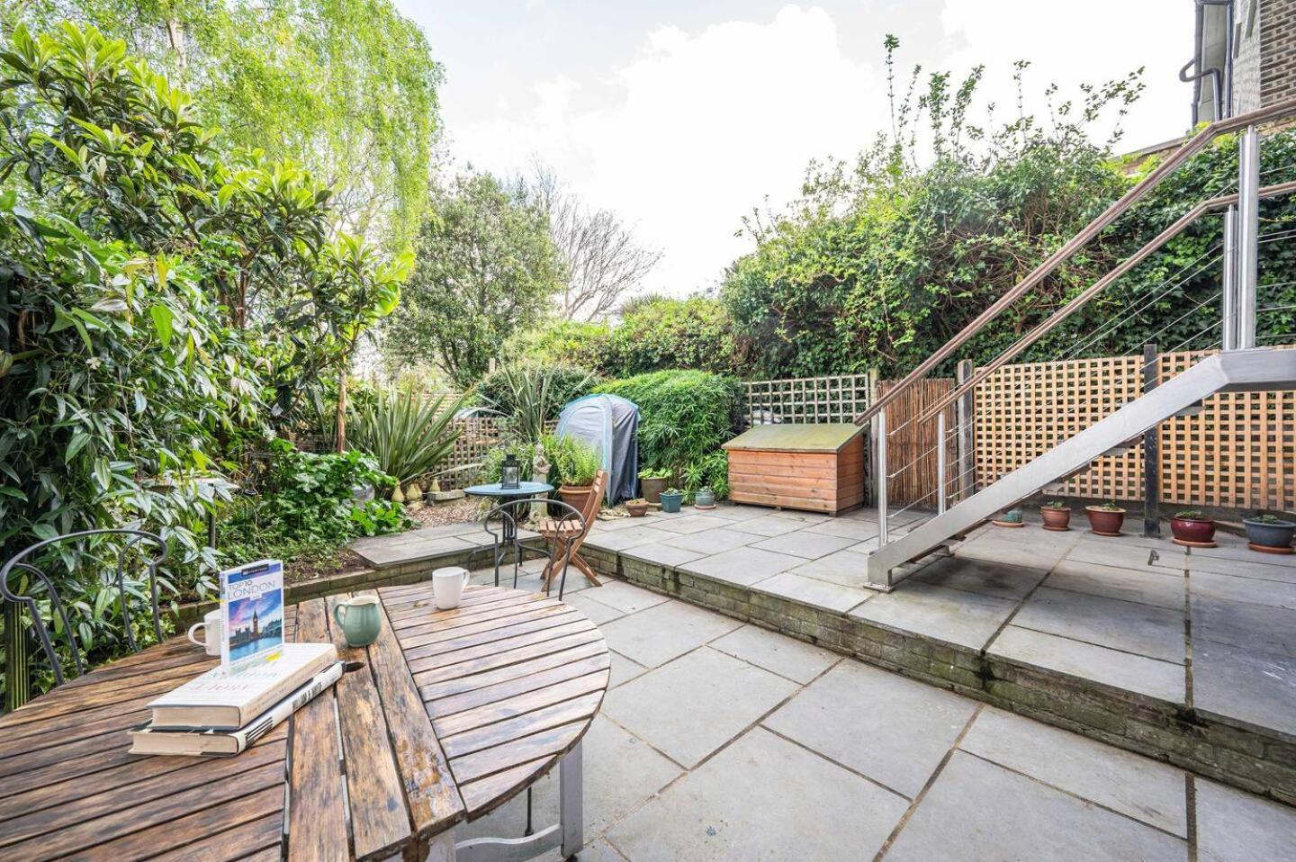 Spacious 20min To Bridge Pass The Keys London