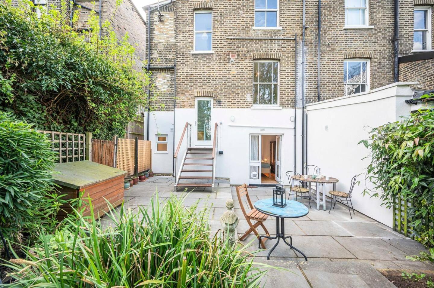 Spacious 20min To Bridge Pass The Keys * London