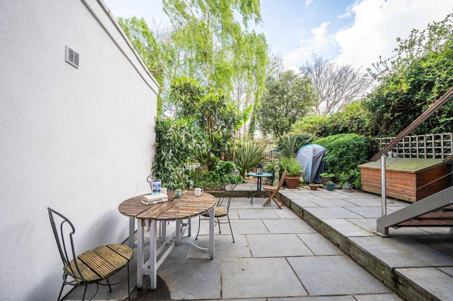 Apartment Spacious 20min To Bridge Pass The Keys London
