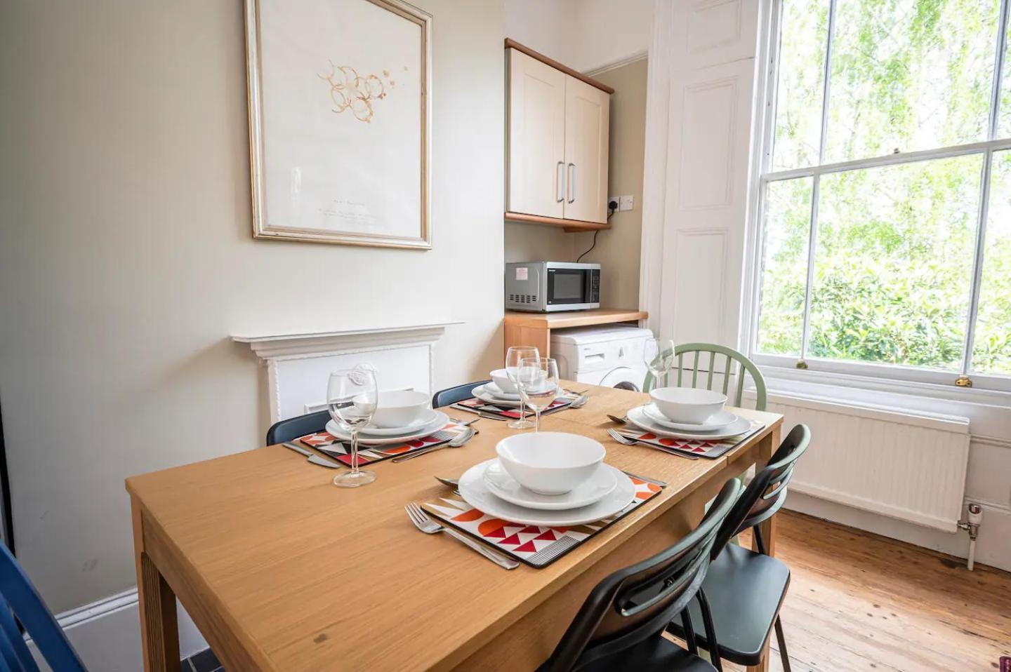 Spacious 20min To Bridge Pass The Keys London
