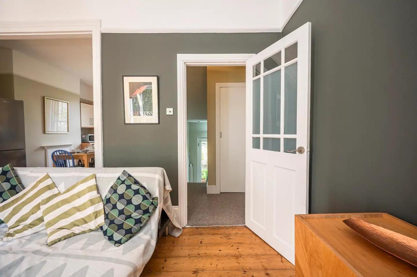 Apartment Spacious 20min To Bridge Pass The Keys London