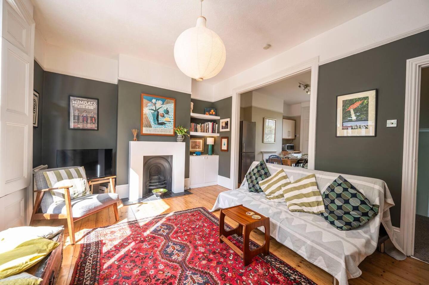 Spacious 20min To Bridge Pass The Keys London