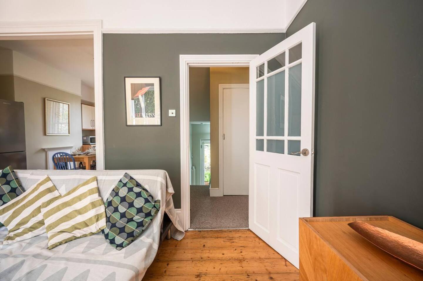 Spacious 20min To Bridge Pass The Keys * London