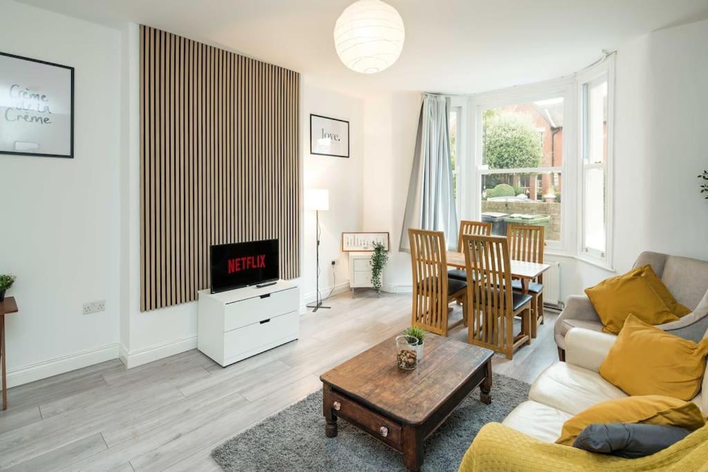 Leilighet Family-friendly Garden Retreat *
